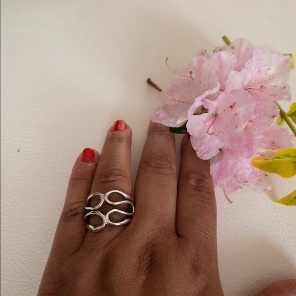 Silver ring - Picture 2 of 3